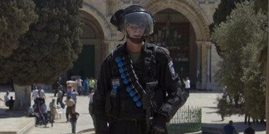 مستوطنون يقتحمون باحات المسجد الأقصى بحماية قوات الاحتلال