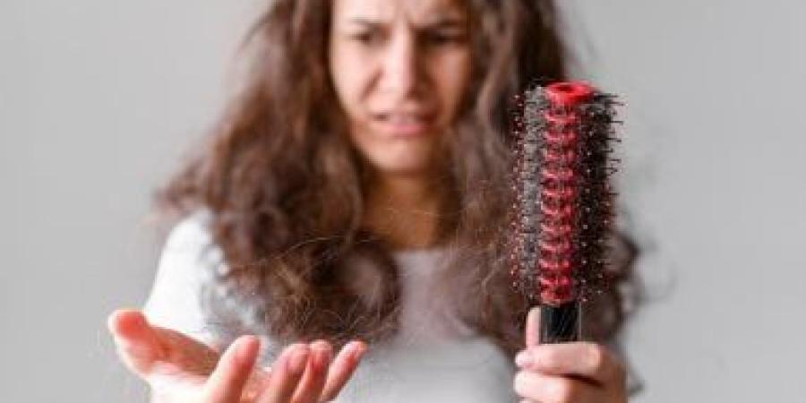 أسرار غير شائعة لوقف تساقط الشعر.. طبقيها الآن